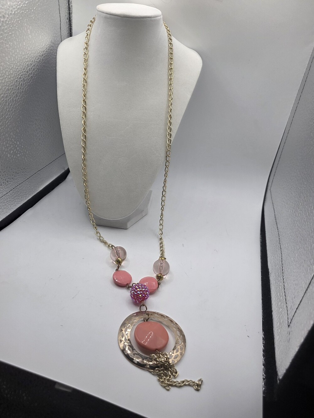Vtg Y2K Pink Coral Acrylic Beaded Circle Pendant Chain Tassel Necklace 38 Inch